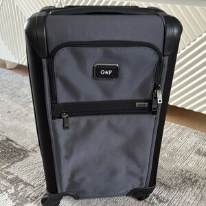 Like New Tumi Gray Alpha International Expandable 4 Wheeled Carry-On